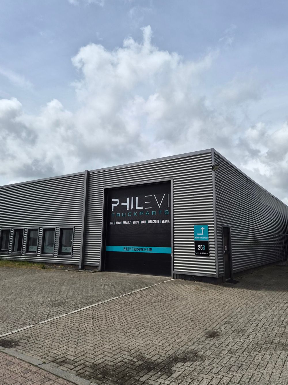 Het pand van Philevi Truckparts in Weurt